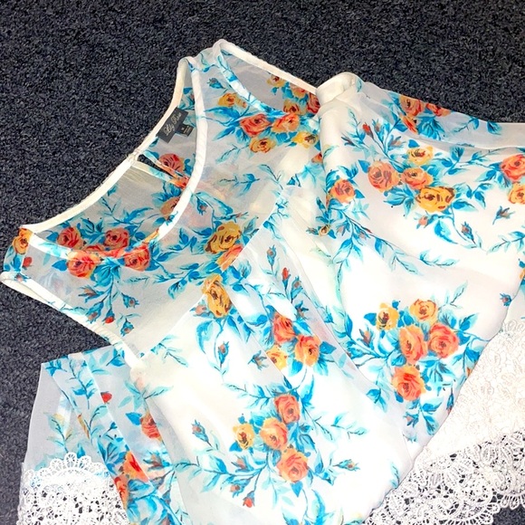 Floral lace dress Size Medium - Picture 3 of 5